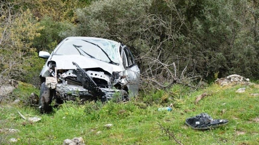 &Ccedil;anakkale&rsquo;de Feci Kaza: 1 &Ouml;l&uuml;, 2 Yaralı