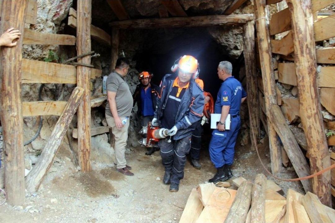 Maden Ocağında G&ouml;&ccedil;&uuml;k: 1 &Ouml;l&uuml;, 2 Yaralı