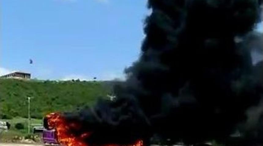 D&uuml;zce&rsquo;de Bir Anda Yanan Halk Otob&uuml;s&uuml; K&uuml;le D&ouml;nd&uuml;