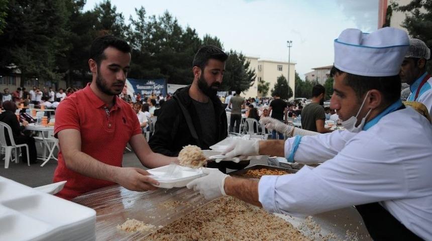 Öğrencilerden Kızılay Ve Belediyeye Teşekkür