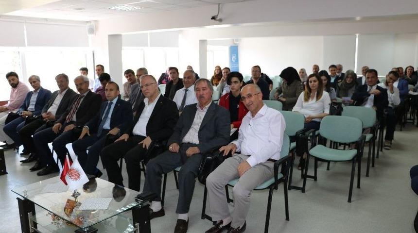 Kitap Okuyan &Ouml;ğrenciler &Ouml;d&uuml;llendirildi