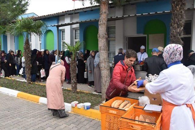 Aşevi Faaliyetlerini Aralıksız Devam Ediyor