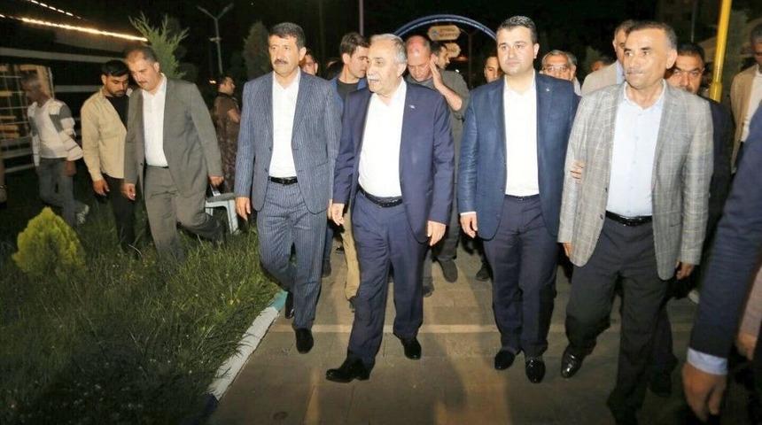 Bakan Fakıbaba Eyy&uuml;biye Belediyesi Kitap Otağını Gezdi