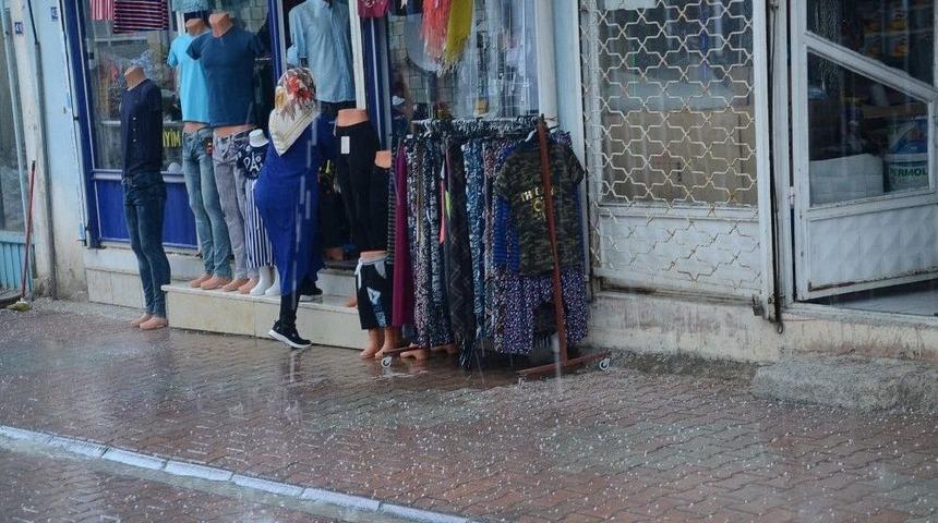 Darende&rsquo;de Dolu Yağışı Etkili Oldu