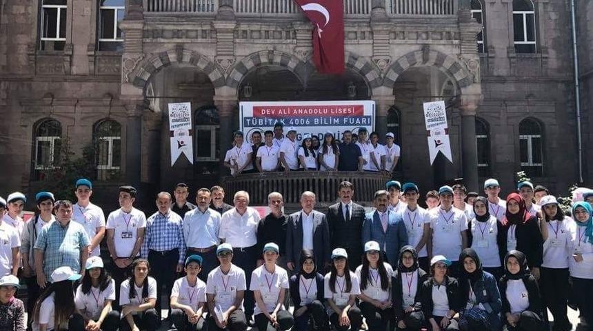 Kaymakam Duru Bilim Fuarını Gezdi