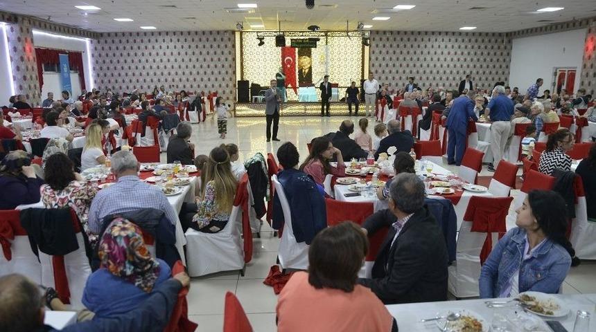 Balkan G&ouml;&ccedil;menleri Tepebaşı İftarında