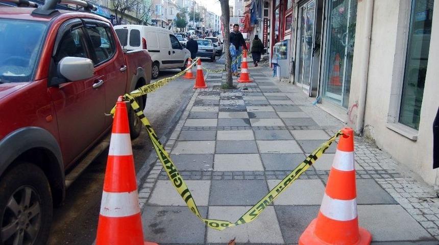 Binadan D&uuml;şen Beton Par&ccedil;ası &Ouml;ğretmeni Ağır Yaraladı