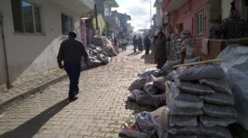 Lapseki&rsquo;de 600 Ton K&ouml;m&uuml;r Yardımı Yapılıyor