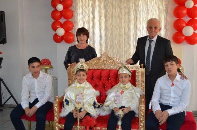 Artvin&rsquo;de &Ccedil;ocuk Evleri&rsquo;nde Kalan 4 Kardeş İ&ccedil;in S&uuml;nnet Ş&ouml;leni D&uuml;zenlendi 1