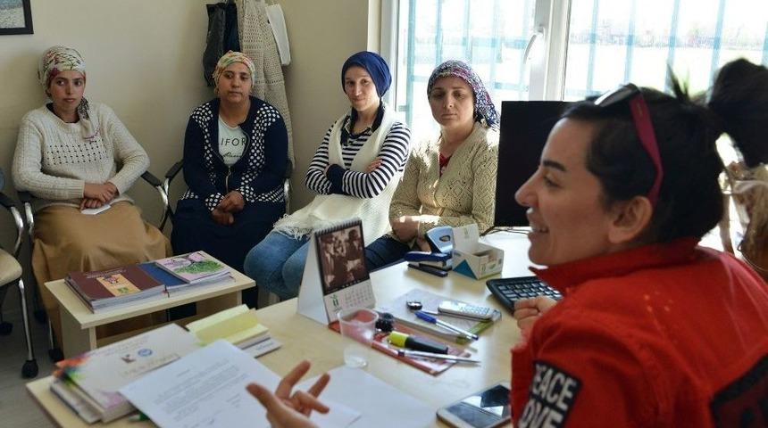 İstismara Karşı Bilin&ccedil;lendirme &Ccedil;alışmaları S&uuml;r&uuml;yor