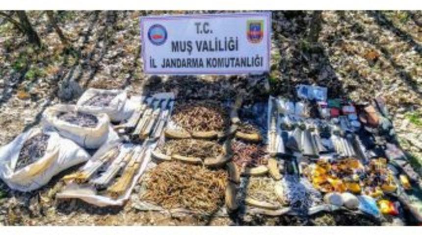 Muş&rsquo;ta Pkk&rsquo;ya Ait &Ccedil;ok Sayıda Silah Ve M&uuml;himmat Ele Ge&ccedil;irildi