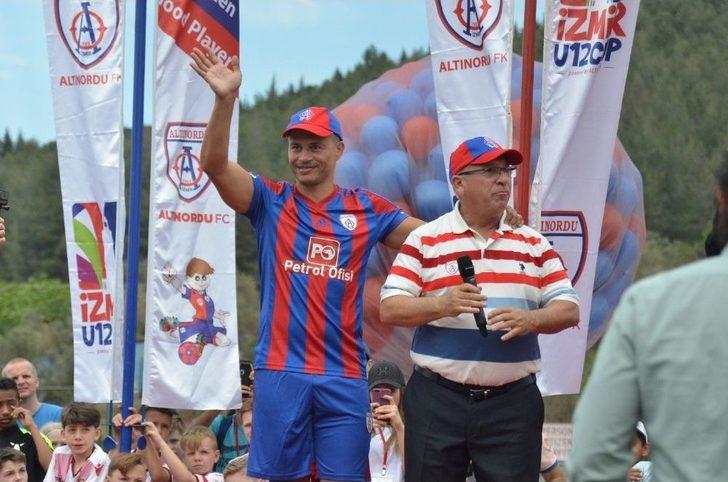 Bakan Osman Aşkın Bak, Alex De Souza İle Sahaya İndi G3