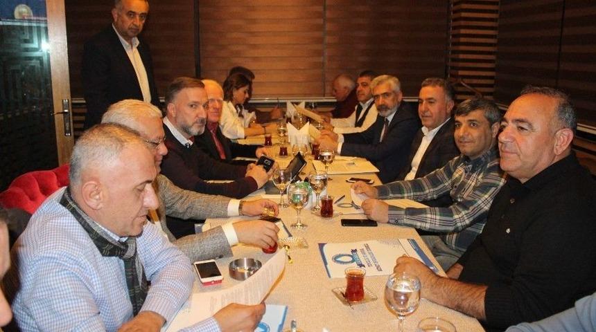 İş &Ccedil;evresi, Milletvekilleriyle &lsquo;taşeron&rsquo; İş&ccedil;ileri Konuştu