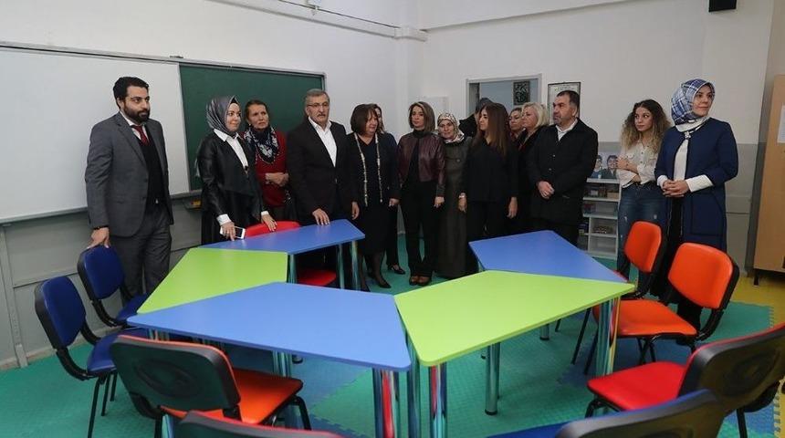 Engelli &Ccedil;ocuklara Terapi Ve Eğitim Bir Arada