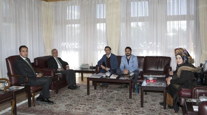 Gençlik Merkezi Yöneticilerinden Rektör Çomaklı’ya Ziyaret