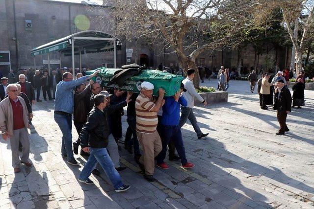 Cinayete Kurban Giden Baba Ve Oğlu Yan Yana Son Yolculuğuna Uğurlandı