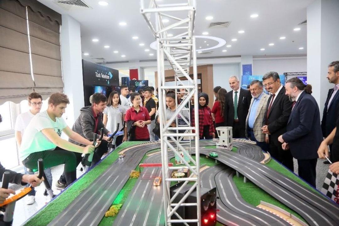 Gen&ccedil; Siber Kahramanlar &Ouml;d&uuml;llendirildi