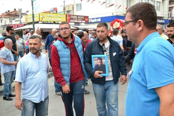 Ayvalık’ta Batan Tekne Sahibinin Cenazesi Gözyaşları Arasında Toprağa Verildi G1