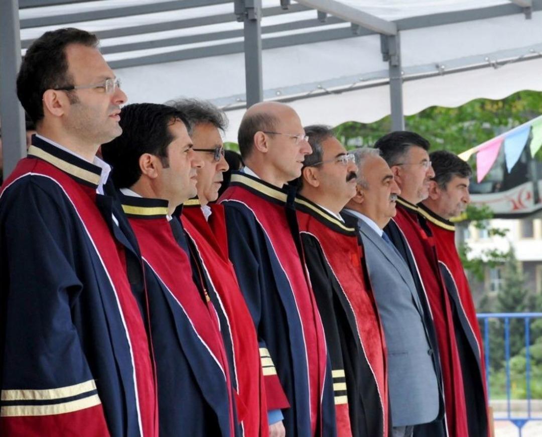 Tıp Profes&ouml;r&uuml;n&uuml;n Mezuniyet Heyecanı