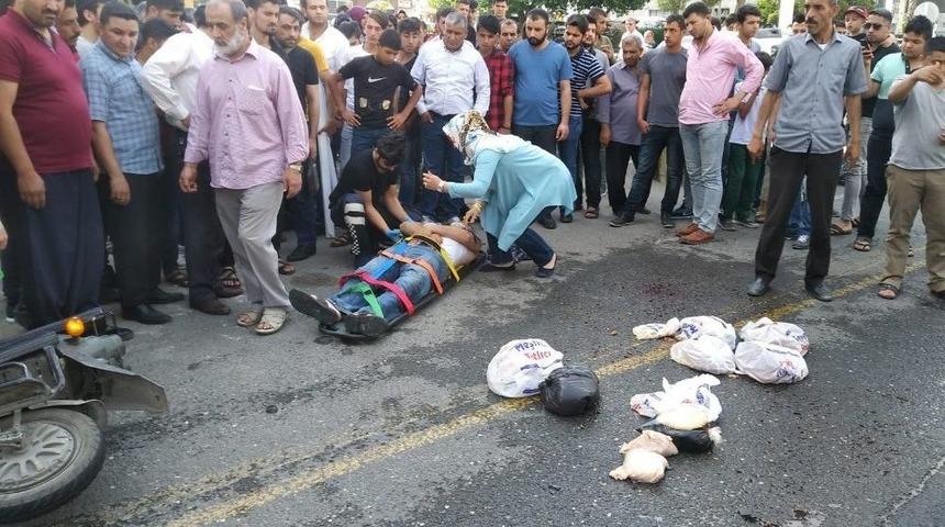 Şanlıurfa’da İki Motosiklet Kafa Kafaya Çarpıştı: 3 Yaralı