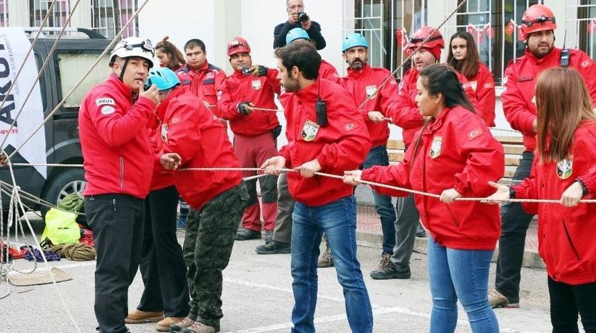 Deprem Tatbikatı Ger&ccedil;eği Aratmadı