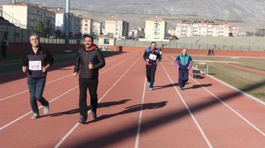 Erzincan&rsquo;da Masterler Ve Veteranlar Atletizm Yarışmaları Yapıldı