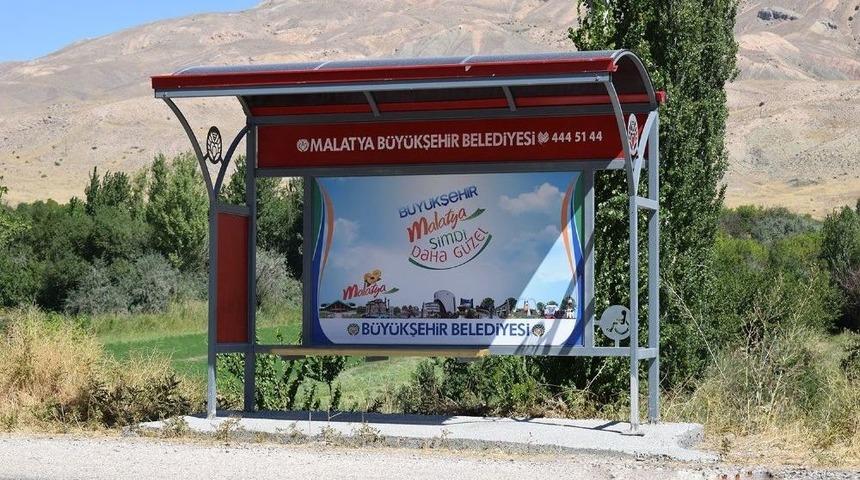 Kırsal Mahallelere 300 Adet Otob&uuml;s Durağı Monte Edildi
