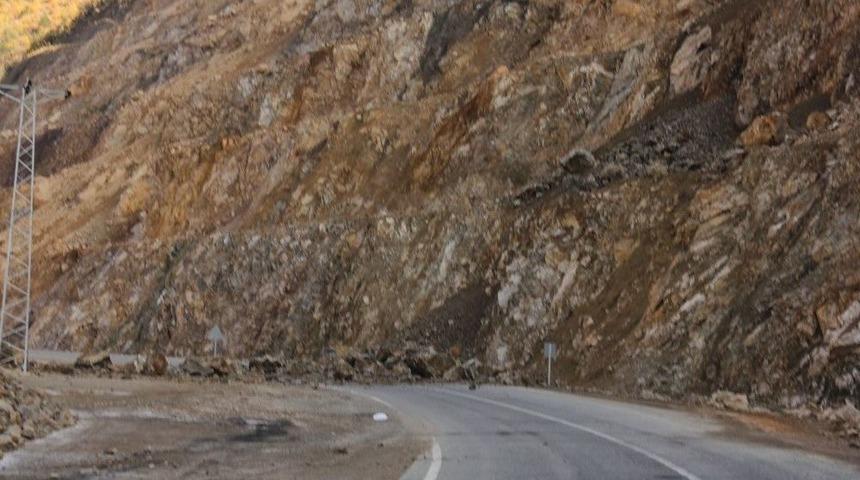 Artvin-ardahan Karayolunda Heyelan