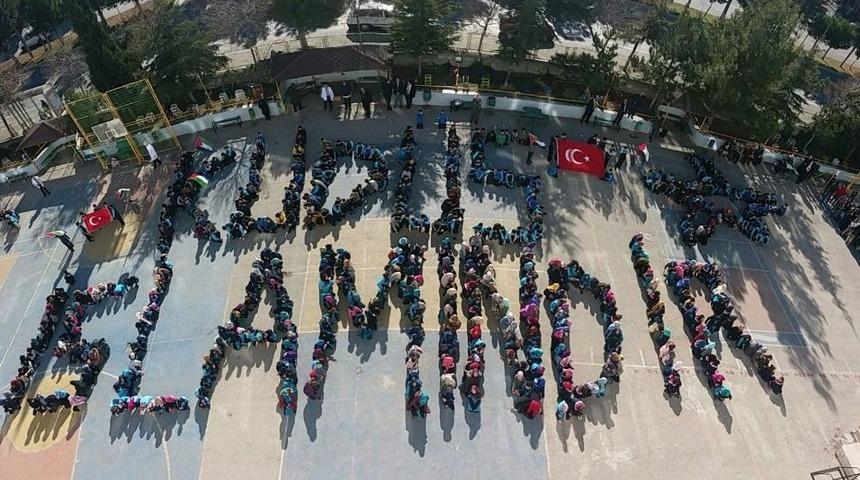 İmam-hatip &Ouml;ğrencilerinden Kud&uuml;s Kareografisi