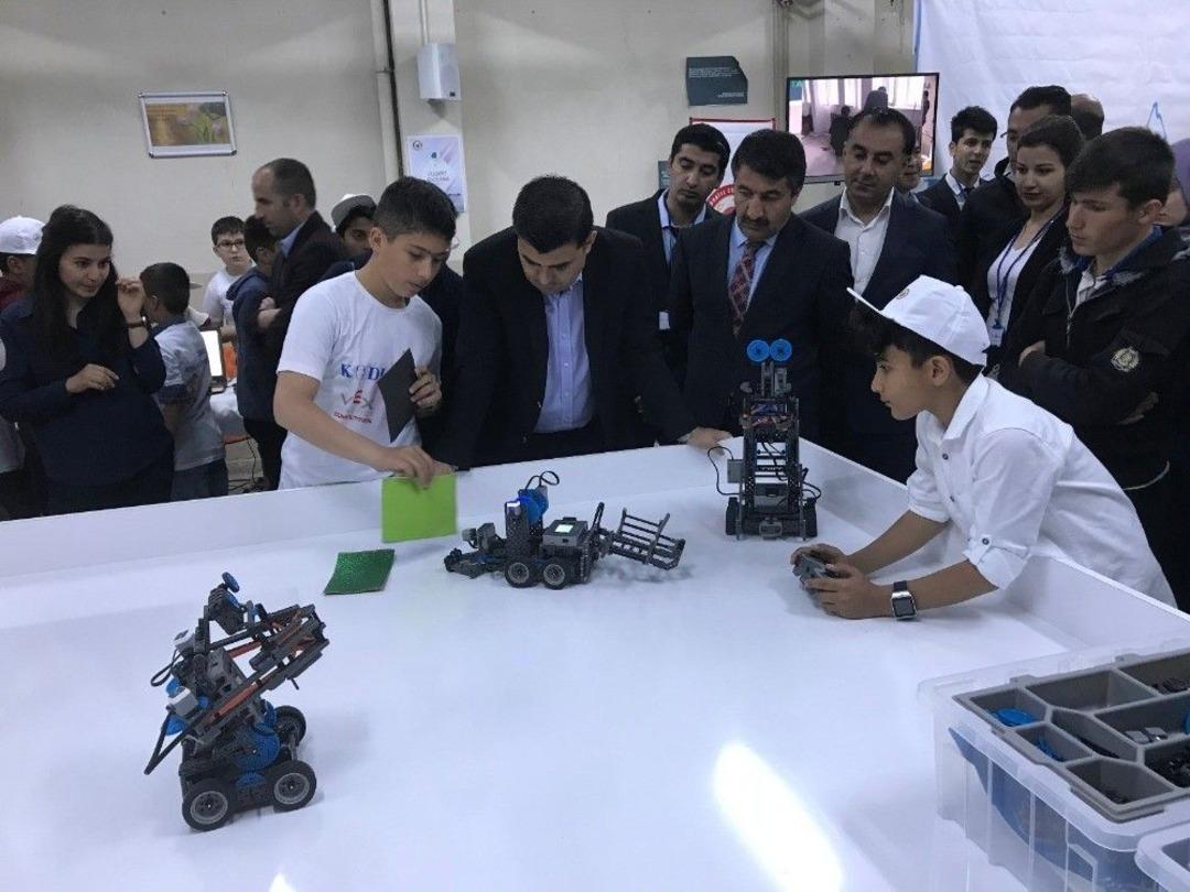 Eleşkirt&rsquo;te Geleceğin Bilim Adamları İlk &Ccedil;alışmalarını Sergiledi