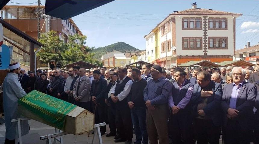 Arının Soktuğu Şahıs Hayatını Kaybetti