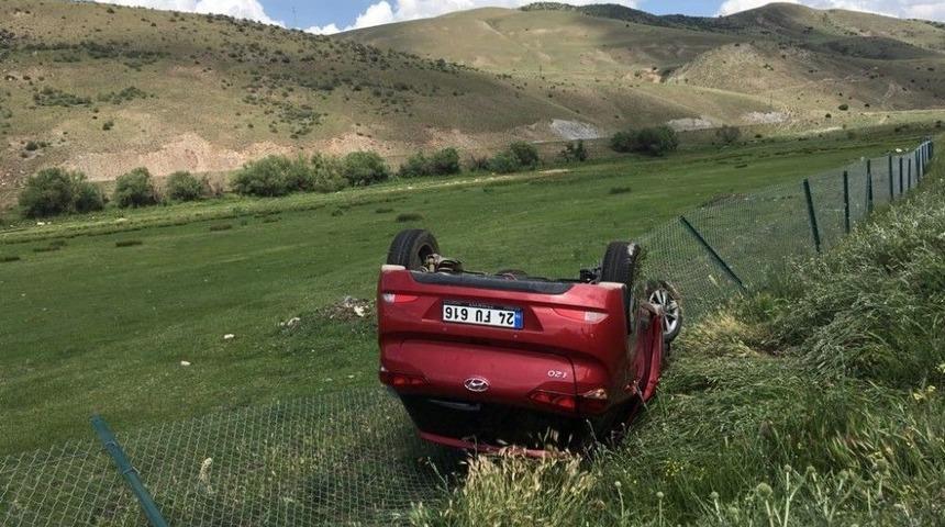 Erzincan’da Şarampole Devrilen Araçtaki 1’bebek 3 Kişi Yaralandı