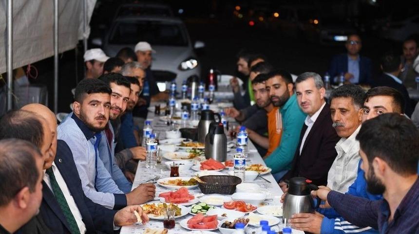 Başkan &Ccedil;ınar Personellerini Sahurda Yalnız Bırakmadı