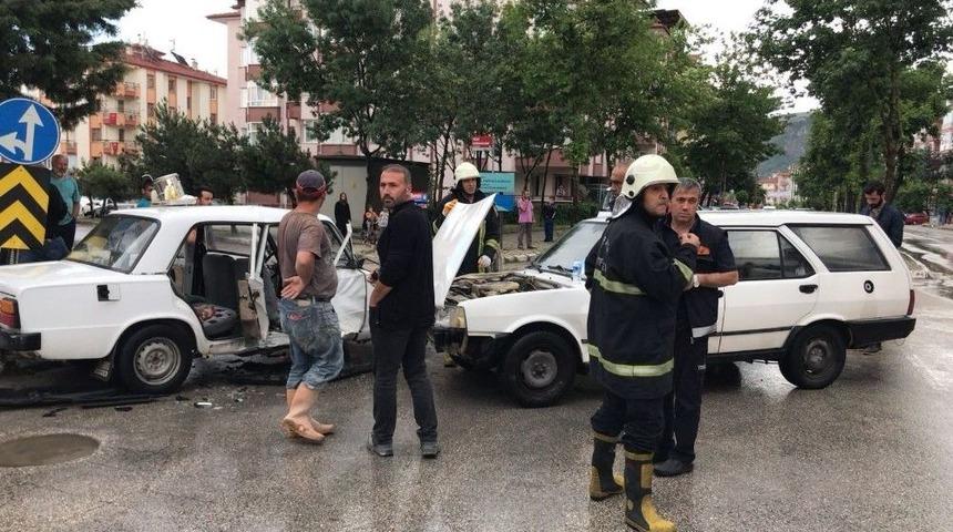 Isparta&rsquo;da Trafik Kazası: 2 Yaralı