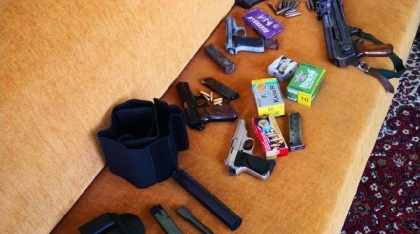 İstanbul&rsquo;da Ter&ouml;r &Ouml;rg&uuml;t&uuml; Mlkp&rsquo;ye Operasyon: Eylemde Kullanılacak Silahlar Ele Ge&ccedil;irildi