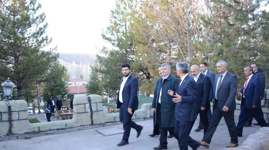 Konya&rsquo;da Bir Parka D&uuml;nyaca &Uuml;nl&uuml; Kalp Cerrahi Mustafa &Ouml;z&rsquo;&uuml;n İsmi Verilecek