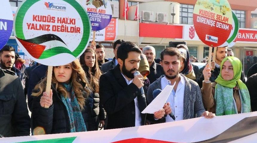 &Uuml;niversite &Ouml;ğrencilerinden Kud&uuml;s Eylemi