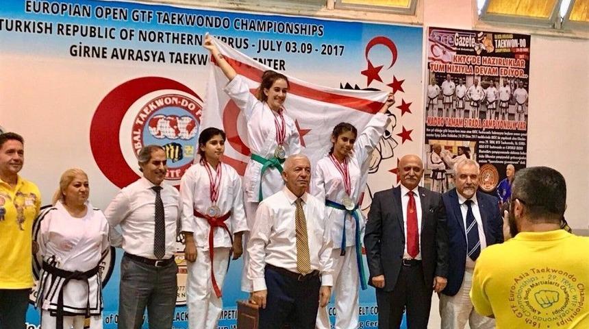 Yakın Doğu Koleji &Ouml;ğrencisi Kuzey Kıbrıs T&uuml;rk Cumhuriyeti&rsquo;ne Tekvando Avrupa Şampiyonluğu Getirdi