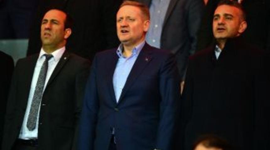 G&uuml;m&uuml;şdağ Ve Gevrek M&uuml;cadeleyi Birlikte Seyretti