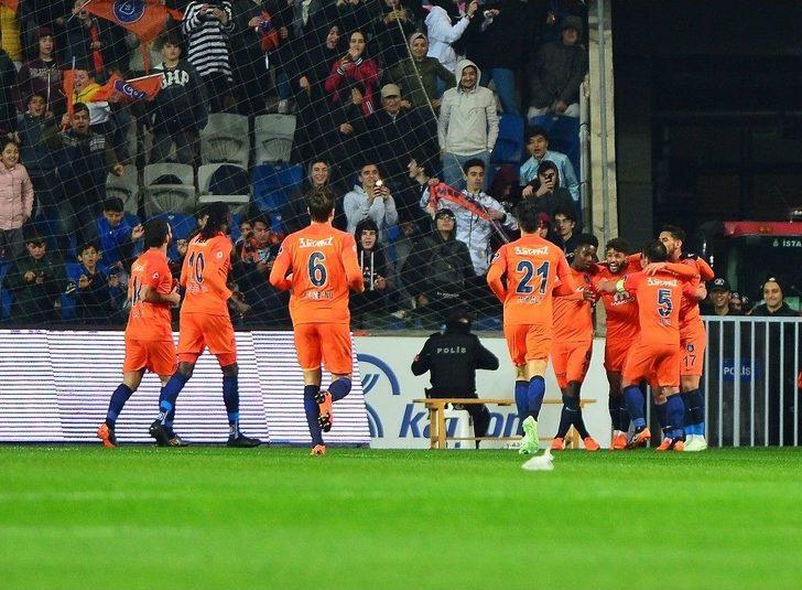 Spor Toto Süper Lig: Medipol Başakşehir: 1 - Evkur Yeni Malatyaspor: (ilk Yarı) G1