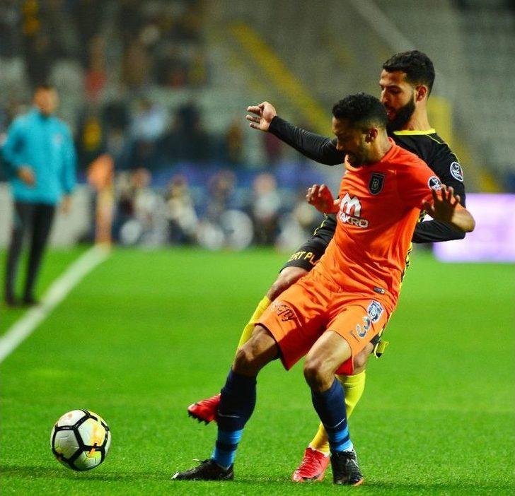 Spor Toto Süper Lig: Medipol Başakşehir: 1 - Evkur Yeni Malatyaspor: (ilk Yarı) G3