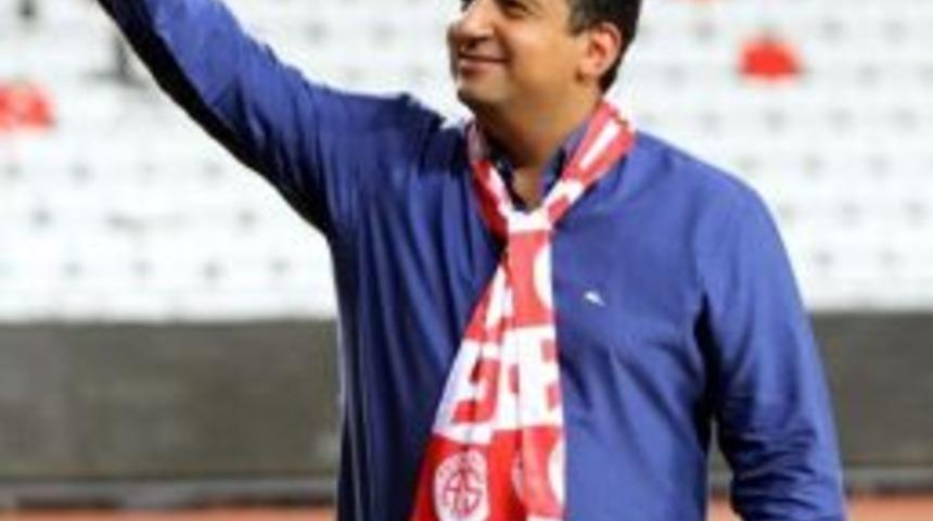 Antalyaspor Başkanı Ali Şafak &Ouml;zt&uuml;rk G&ouml;revi Bıraktı