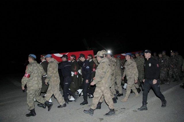 &Ccedil;ukurca&rsquo;da Şehit Olan 2 Asker İ&ccedil;in T&ouml;ren D&uuml;zenlendi 1