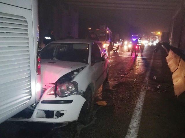 Zincirleme Trafik Kazasında Sıkışan Sürücü, Kurtarıldıktan Sonra Kaçtı