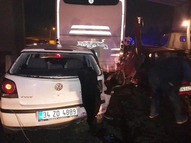 Zincirleme Trafik Kazasında Sıkışan Sürücü, Kurtarıldıktan Sonra Kaçtı