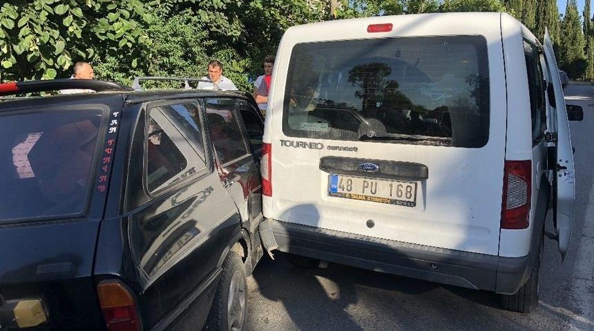 Hatalı Sollama Kazaya Yol A&ccedil;tı: 2 Yaralı