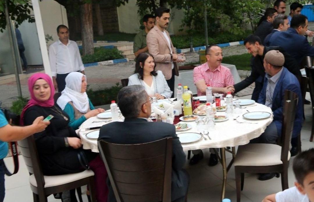 Şehit Aileleri Ve Gaziler Onuruna İftar Verildi