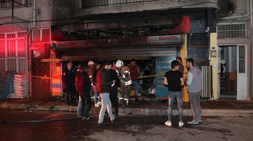 İzmir&rsquo;de Yangın: 1 &Ouml;l&uuml;