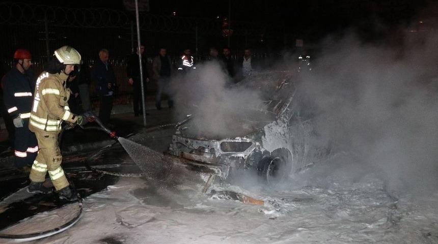 Bakırk&ouml;y&rsquo;de Ticari Taksi Alev Alev Yandı