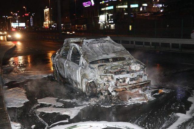 Bakırköy’de Ticari Taksi Alev Alev Yandı